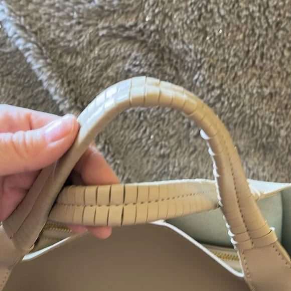 Melie Bianco Megan tote in creamy tan NWOT - Picture 4 of 13